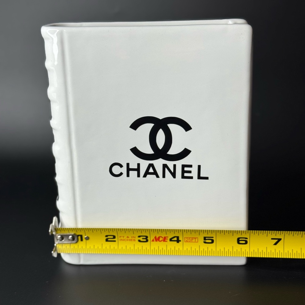 Luxury Black and White Book Vase - Picture 2 of 9